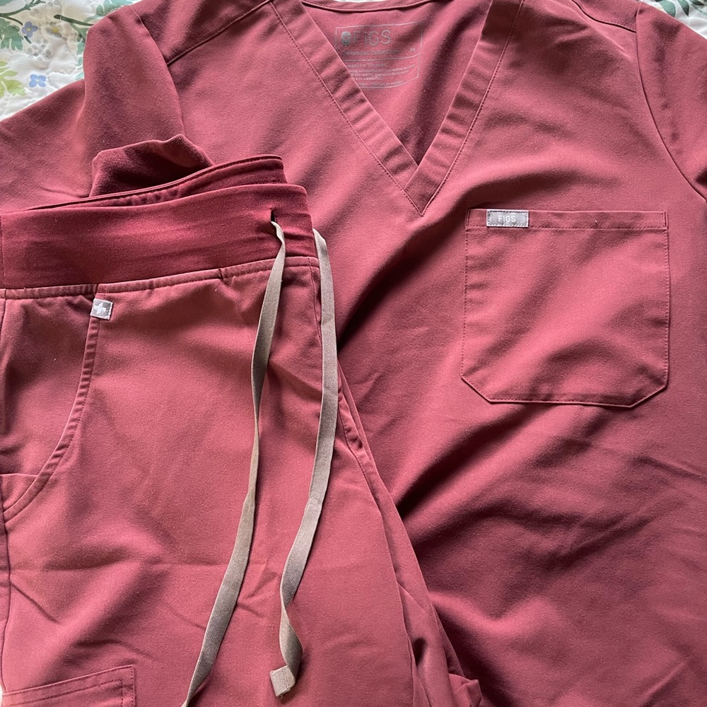 Figs Dusty Red Scrub Set